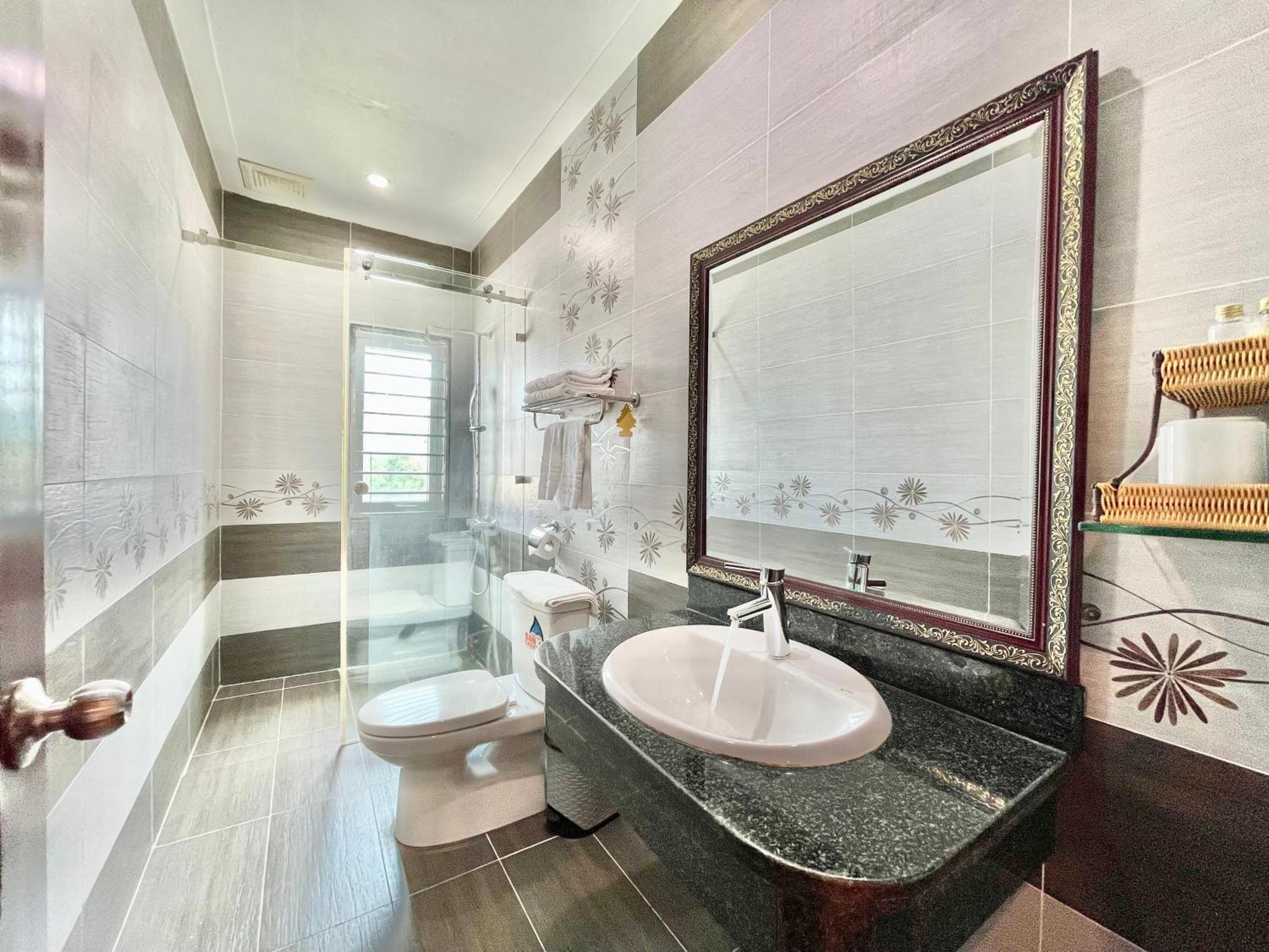 Long Bao Chau Hotel Thu Dau Mot Экстерьер фото