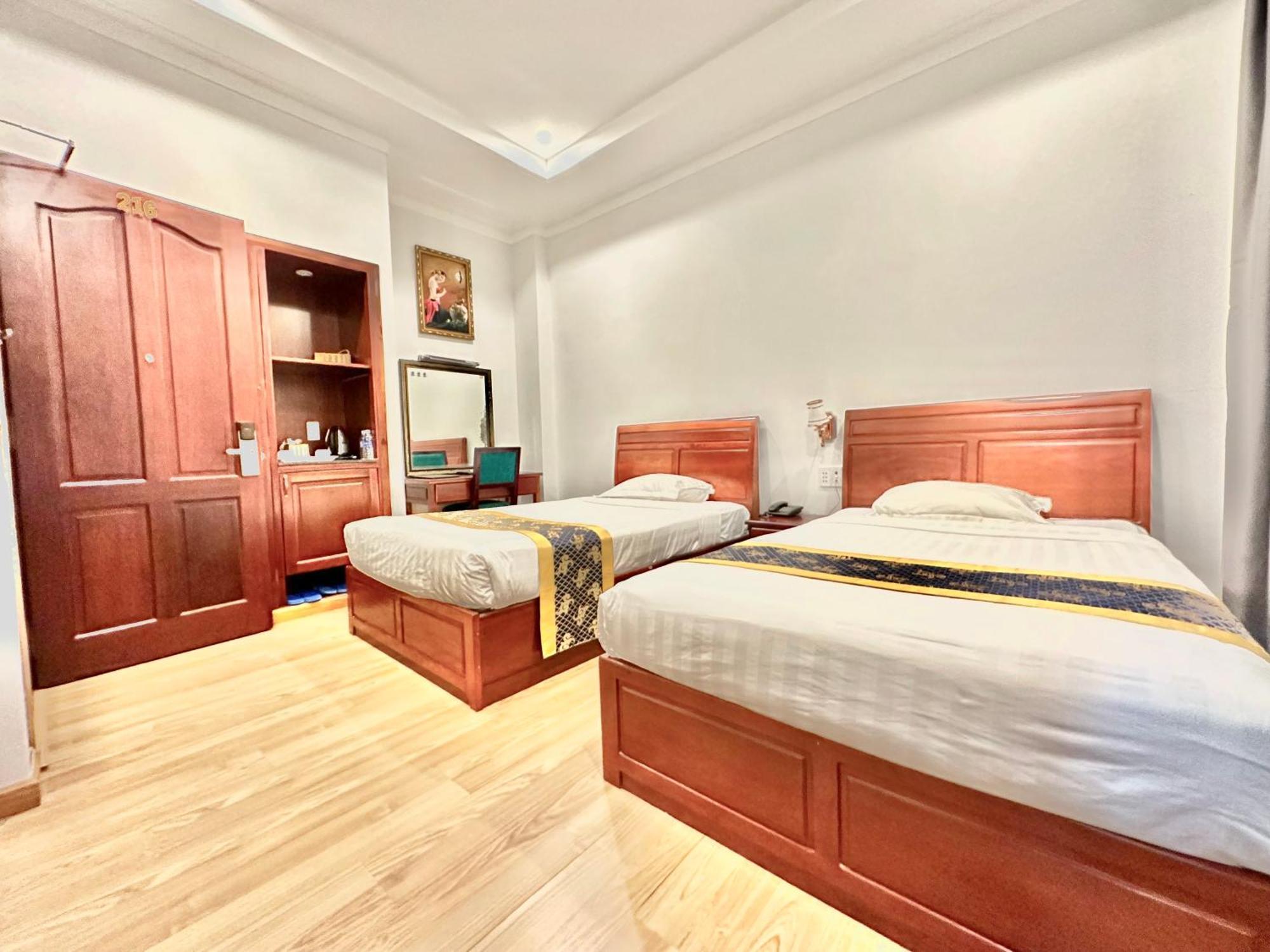 Long Bao Chau Hotel Thu Dau Mot Экстерьер фото