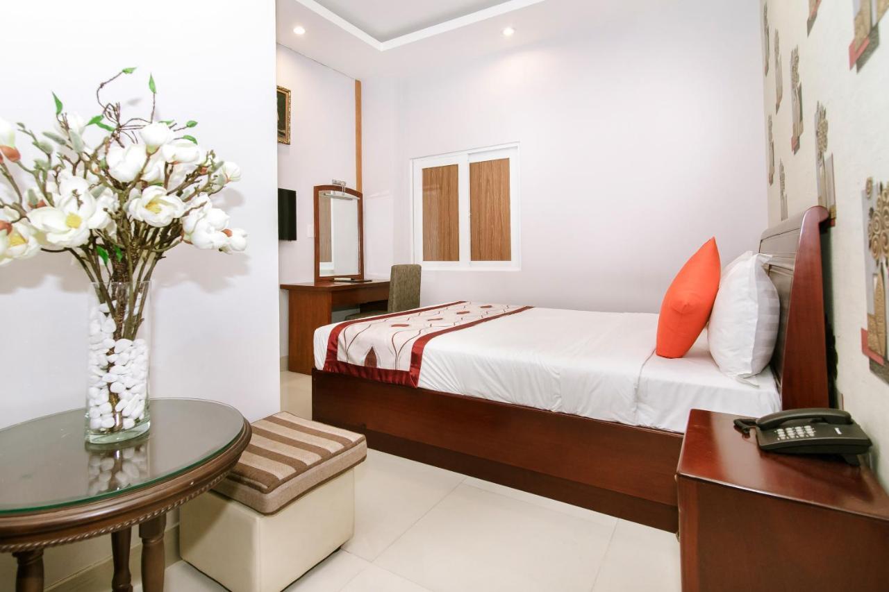 Long Bao Chau Hotel Thu Dau Mot Экстерьер фото